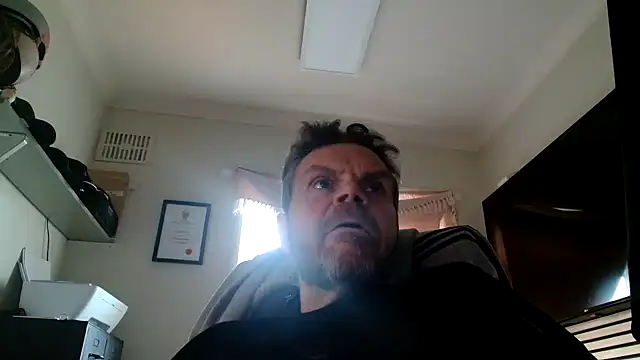 Snapshot of toptugger chatting on 02/14/25, 03:05 toptugger online show from 02/14/25, 03:05