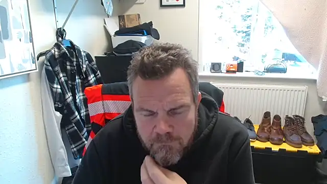 Snapshot of toptugger chatting on 12/03/25, 12:25 toptugger online show from 12/03/25, 12:25