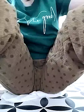 Snapshot of Mie610 chatting on 12/11/24, 10:03 Mie610 online show from 12/11/24, 10:03