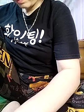 Snapshot of Mie610 chatting on 09/19/25, 07:54 Mie610 online show from 09/19/25, 07:54