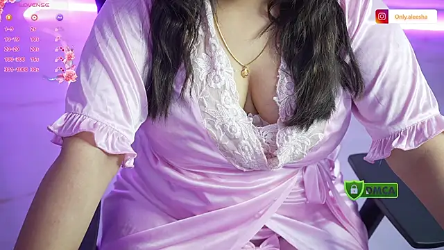 Snapshot of only_aleesha chatting on 11/01/25, 04:31 only aleesha online show from 11/01/25, 04:31