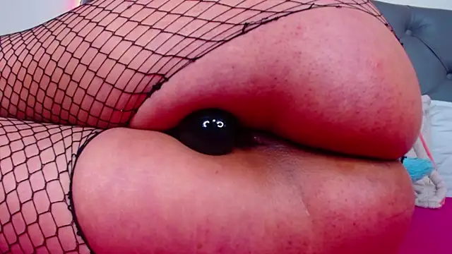 Snapshot of mia_xx1 chatting on 12/06/24, 07:32 mia xx1 online show from 12/06/24, 07:32