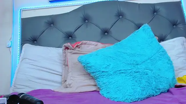 Snapshot of mia_xx1 chatting on 12/11/24, 06:47 mia xx1 online show from 12/11/24, 06:47