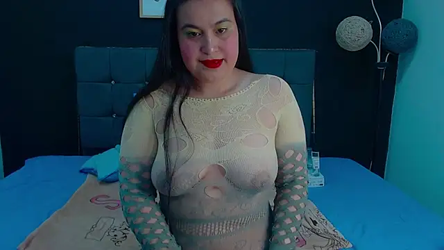 Snapshot of mia_xx1 chatting on 10/06/25, 12:41 mia xx1 online show from 10/06/25, 12:41