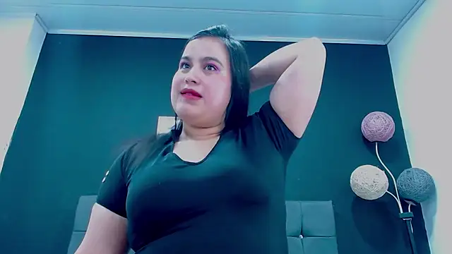 Snapshot of mia_xx1 chatting on 10/16/25, 01:17 mia xx1 online show from 10/16/25, 01:17