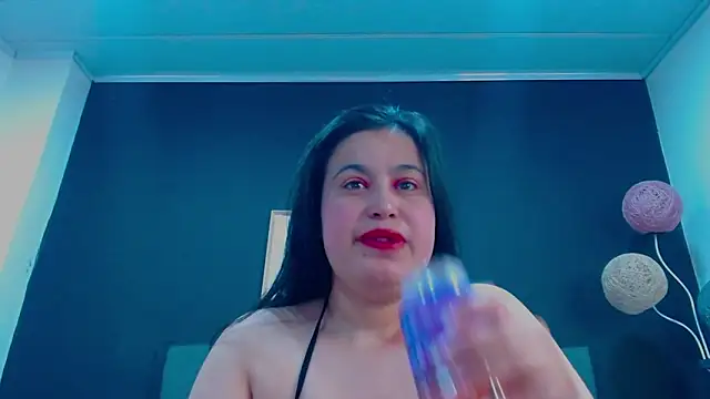 Snapshot of mia_xx1 chatting on 11/29/25, 10:07 mia xx1 online show from 11/29/25, 10:07