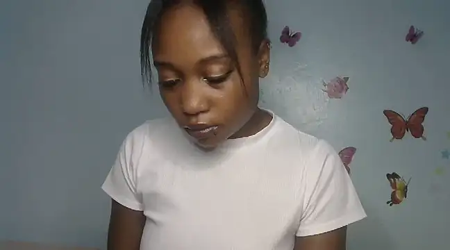 Snapshot of laetitia_ chatting on 03/06/25, 01:46 laetitia online show from 03/06/25, 01:46