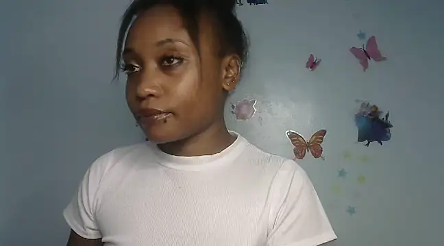 Snapshot of laetitia_ chatting on 03/06/25, 11:42 laetitia online show from 03/06/25, 11:42