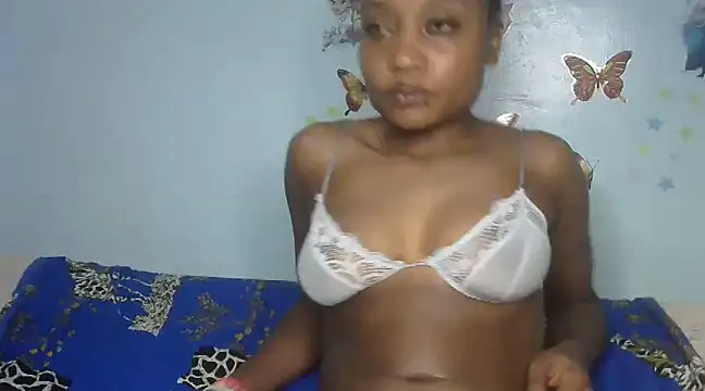 Snapshot of laetitia_ chatting on 03/07/25, 08:22 laetitia online show from 03/07/25, 08:22