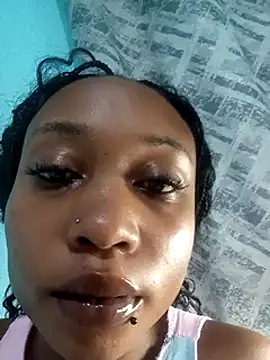 Snapshot of laetitia_ chatting on 03/13/25, 09:37 laetitia online show from 03/13/25, 09:37