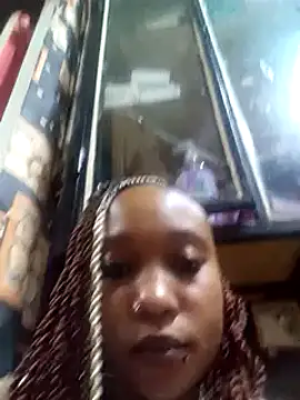 Snapshot of laetitia_ chatting on 10/10/25, 10:42 laetitia online show from 10/10/25, 10:42