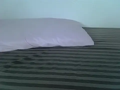 Snapshot of laetitia_ chatting on 10/12/25, 10:58 laetitia online show from 10/12/25, 10:58