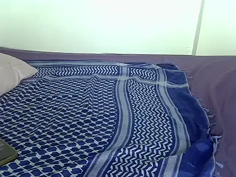 Snapshot of laetitia_ chatting on 10/22/25, 12:38 laetitia online show from 10/22/25, 12:38