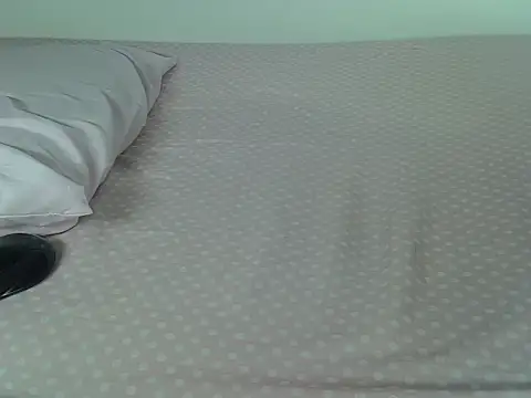 Snapshot of laetitia_ chatting on 10/23/25, 02:27 laetitia online show from 10/23/25, 02:27