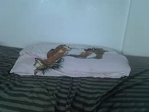 Snapshot of laetitia_ chatting on 11/06/25, 02:12 laetitia online show from 11/06/25, 02:12