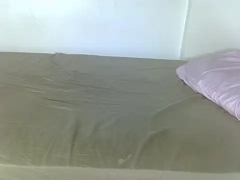 Snapshot of laetitia_ chatting on 11/29/25, 02:42 laetitia online show from 11/29/25, 02:42