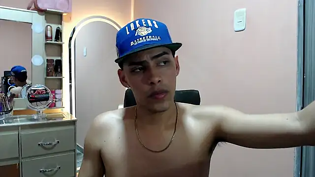 Snapshot of TenderBoyBigCock_ chatting on 11/26/25, 04:35 TenderBoyBigCock online show from 11/26/25, 04:35