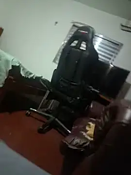 Snapshot of gressw22 chatting on 09/14/25, 01:32 gressw22 online show from 09/14/25, 01:32