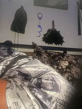 Snapshot of CUMQUEEN-XXX69 chatting on 11/17/25, 11:10 CUMQUEEN-XXX69 online show from 11/17/25, 11:10