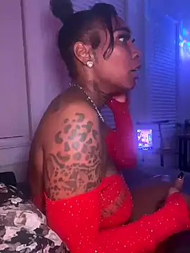 Snapshot of CUMQUEEN-XXX69 chatting on 11/24/25, 03:39 CUMQUEEN-XXX69 online show from 11/24/25, 03:39