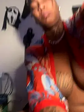 Snapshot of CUMQUEEN-XXX69 chatting on 12/22/25, 07:27 CUMQUEEN-XXX69 online show from 12/22/25, 07:27