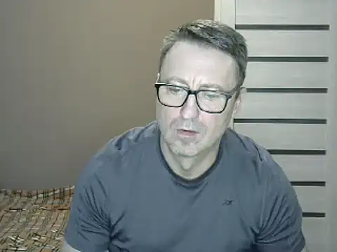 Snapshot of HarrySnake chatting on 12/26/24, 12:27 HarrySnake online show from 12/26/24, 12:27