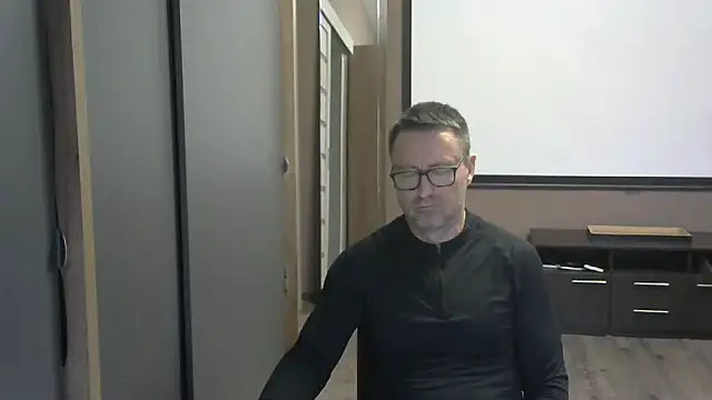 Snapshot of HarrySnake chatting on 10/05/25, 02:15 HarrySnake online show from 10/05/25, 02:15