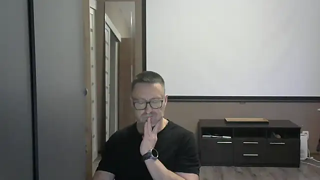 Snapshot of HarrySnake chatting on 10/16/25, 01:45 HarrySnake online show from 10/16/25, 01:45