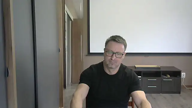 Snapshot of HarrySnake chatting on 11/09/25, 08:23 HarrySnake online show from 11/09/25, 08:23