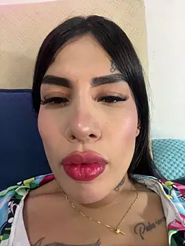 Snapshot of saragill323 chatting on 12/17/24, 02:44 saragill323 online show from 12/17/24, 02:44