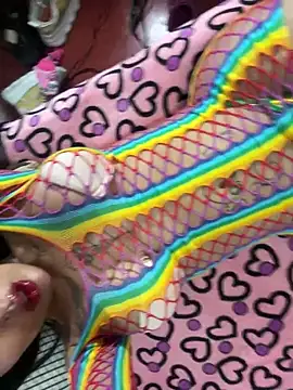 Snapshot of saragill323 chatting on 12/28/24, 03:26 saragill323 online show from 12/28/24, 03:26