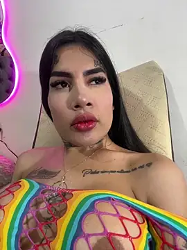 Snapshot of saragill323 chatting on 01/17/25, 03:43 saragill323 online show from 01/17/25, 03:43