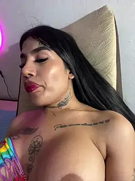 Snapshot of saragill323 chatting on 03/21/25, 10:39 saragill323 online show from 03/21/25, 10:39