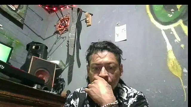 Snapshot of xhangodelictech chatting on 12/17/25, 11:55 xhangodelictech online show from 12/17/25, 11:55