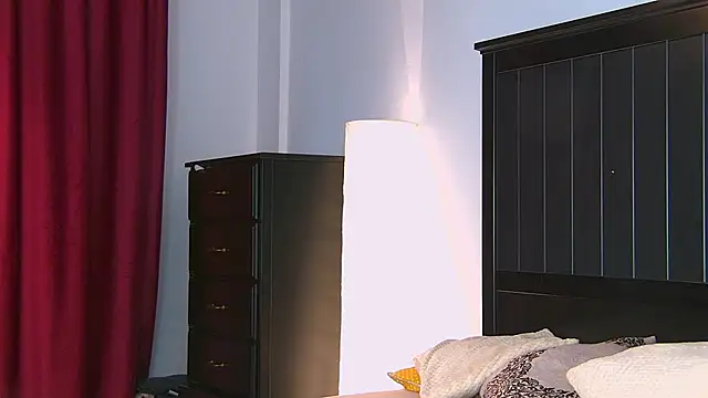 Yanira Muslim online show from 09/17/25, 04:36