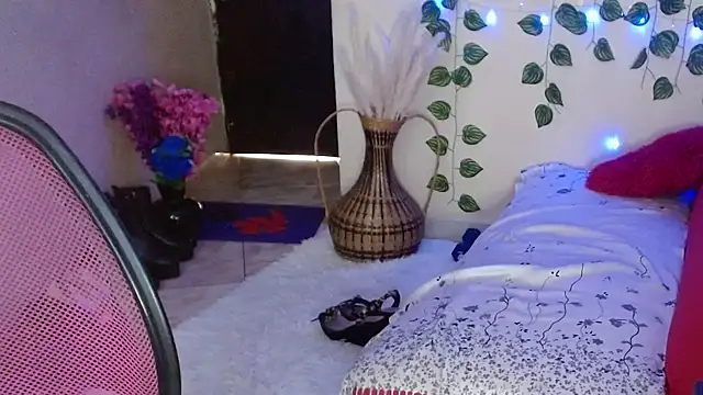 Snapshot of Latin_Mature975 chatting on 01/29/25, 02:00 Latin Mature975 online show from 01/29/25, 02:00