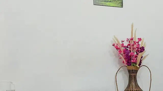 Snapshot of Latin_Mature975 chatting on 10/05/25, 08:01 Latin Mature975 online show from 10/05/25, 08:01