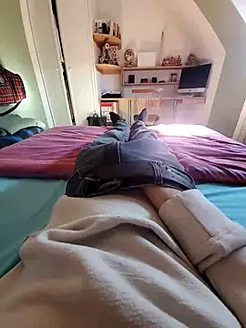 Snapshot of Vijeniv13 chatting on 03/04/26, 12:44 Vijeniv13 online show from 03/04/26, 12:44