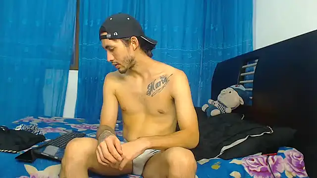 Snapshot of Hot_Sharks_ chatting on 10/27/25, 10:52 Hot Sharks online show from 10/27/25, 10:52