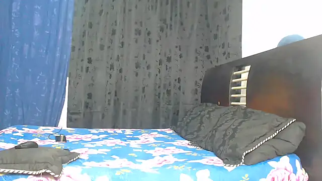 Snapshot of Hot_Sharks_ chatting on 11/02/25, 10:28 Hot Sharks online show from 11/02/25, 10:28