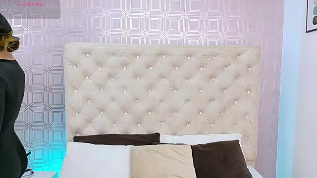 Sara Desire online show from 10/04/25, 12:25