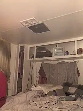 Snapshot of allissonw13 chatting on 02/10/25, 01:35 allissonw13 online show from 02/10/25, 01:35