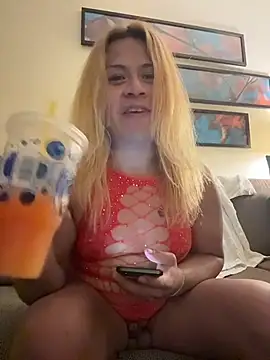 Snapshot of allissonw13 chatting on 11/27/25, 05:09 allissonw13 online show from 11/27/25, 05:09