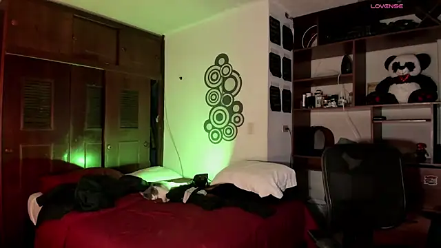 Snapshot of Teo_skinny chatting on 11/19/25, 07:47 Teo skinny online show from 11/19/25, 07:47