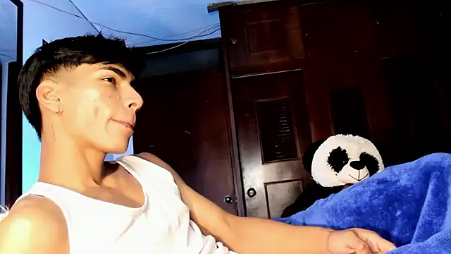 Snapshot of Teo_skinny chatting on 05/09/26, 03:06 Teo skinny online show from 05/09/26, 03:06