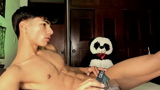 Snapshot of Teo_skinny chatting on 05/15/26, 04:14 Teo skinny online show from 05/15/26, 04:14