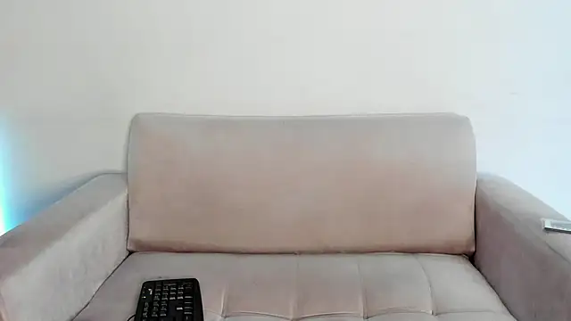 Snapshot of Lilacutte_ chatting on 12/13/24, 04:33 Lilacutte online show from 12/13/24, 04:33