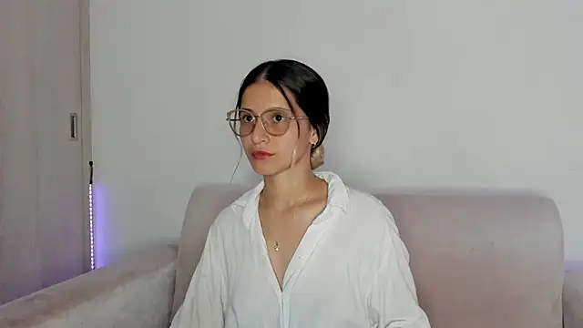 Snapshot of Lilacutte_ chatting on 02/09/25, 10:42 Lilacutte online show from 02/09/25, 10:42