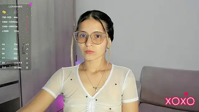 Snapshot of Lilacutte_ chatting on 10/10/25, 03:49 Lilacutte online show from 10/10/25, 03:49