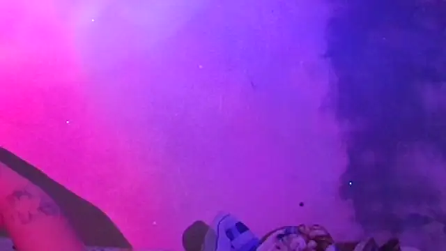 Snapshot of lizza_monroe chatting on 11/30/25, 11:31 lizza monroe online show from 11/30/25, 11:31